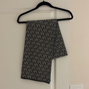 Michael Kors MK Patterned Scarf